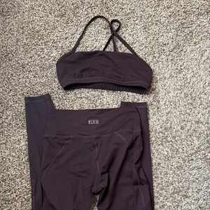 Fleo Women's Dark Sports Bra and Leggings Set